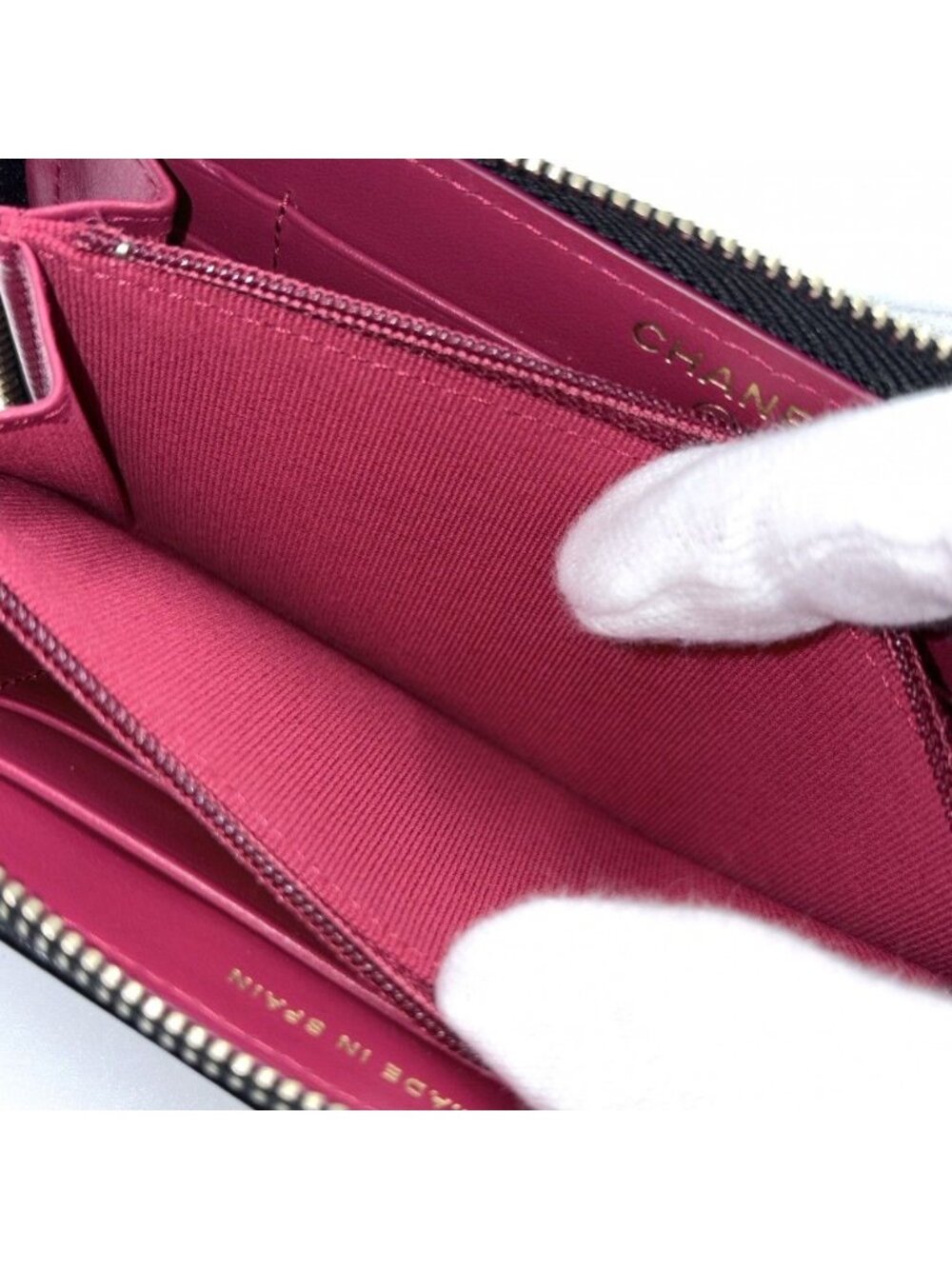 Chanel Wallet Zip Around Zip 19 Quilted CC Logo Lambskin Black Gold - Picture 5 of 8